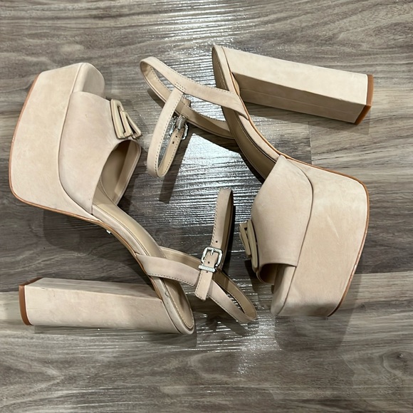 Venita Aspen for Gianni Bini - Suede Tan Platform Sandals - Picture 4 of 16